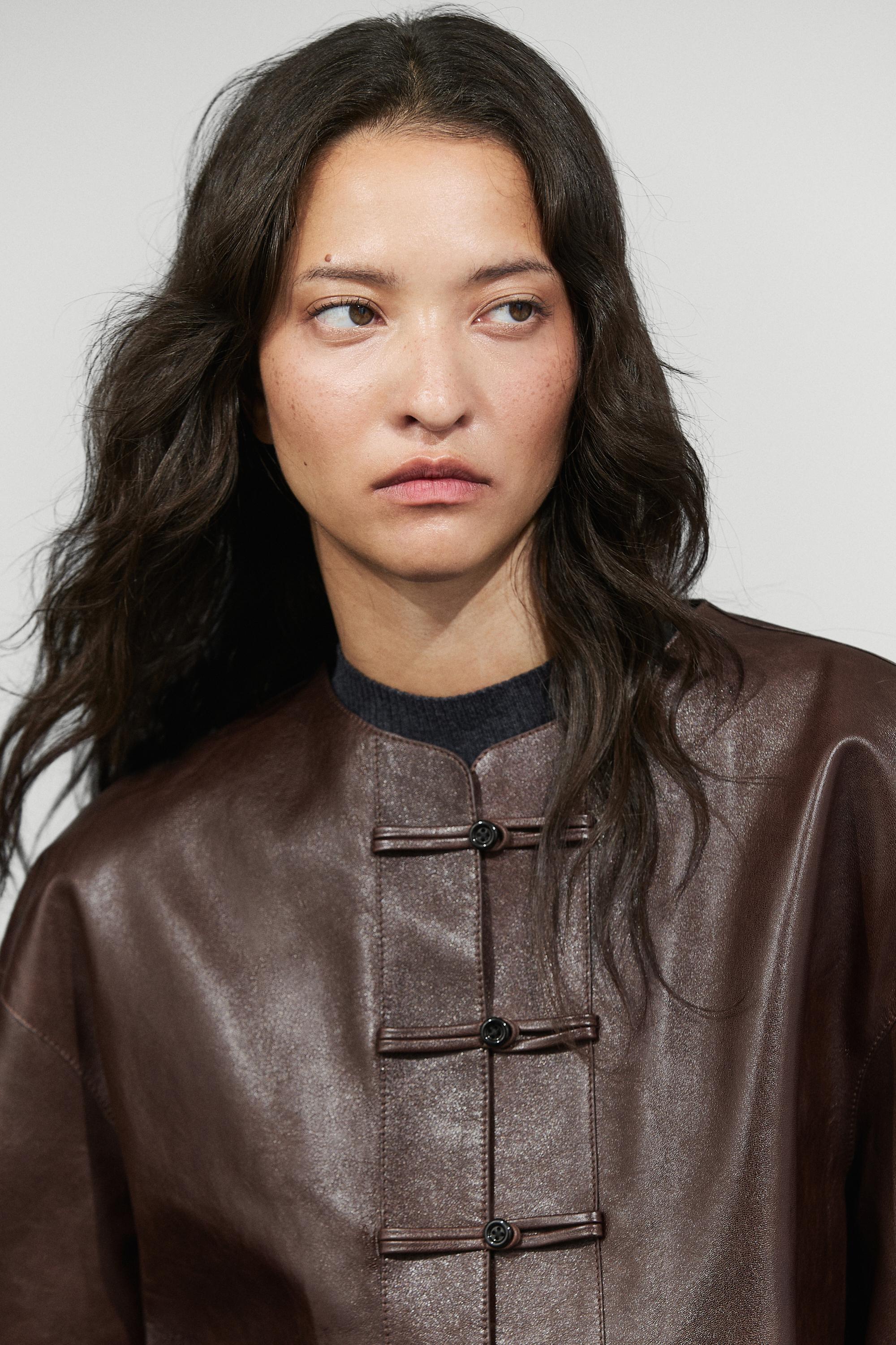 Veste en cuir nappa à brandebourgs